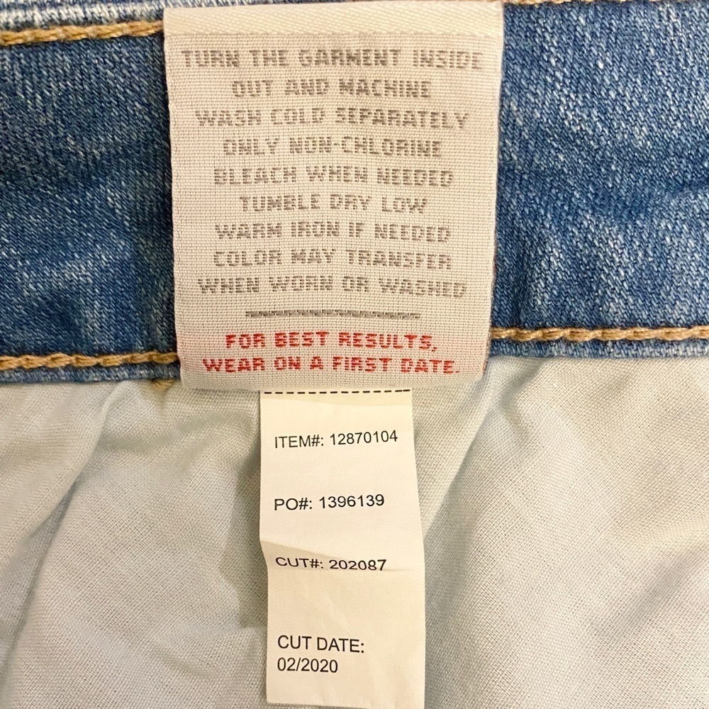 Torrid 20 NWT Denim Shorts Stretch Jeans Cutoffs Frayed Hems Light Wash New - Picture 8 of 10